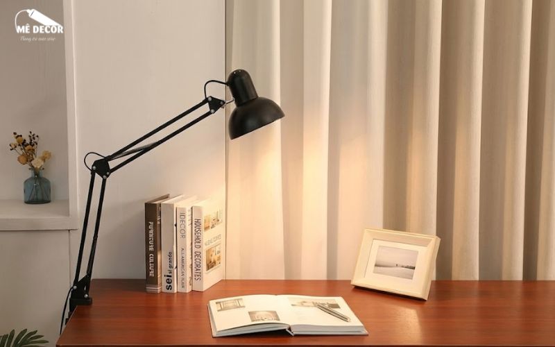 Đèn học kẹp bàn cắm điện